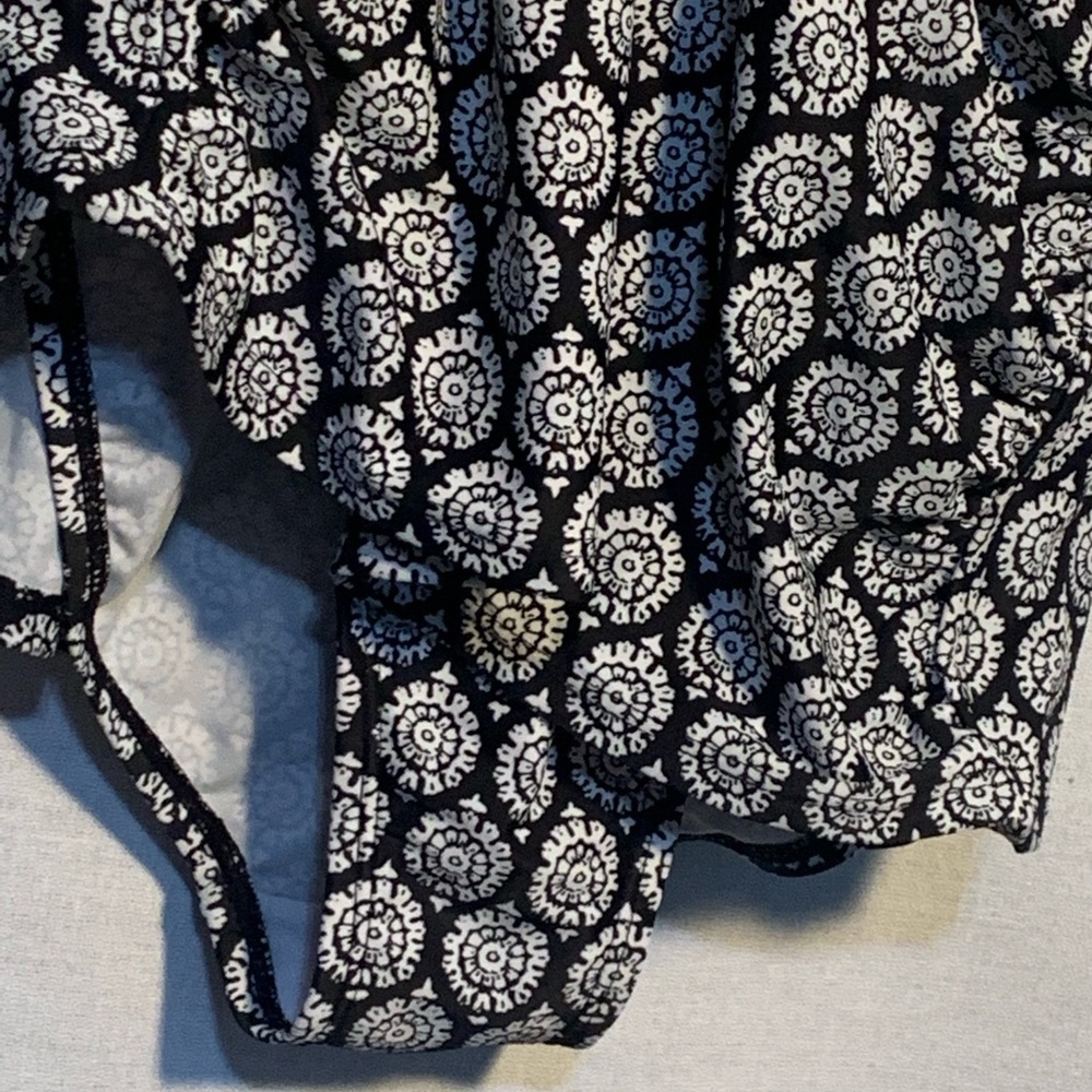Merona Size Medium Black White One-Piece Swimsuit Skirt with Brief - Picture 5 of 7